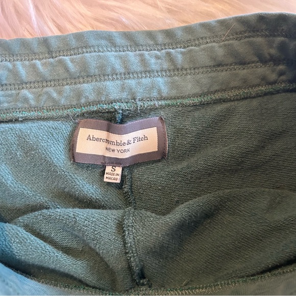 Abercrombie & Fitch Green Short Shorts Lounge Size small - Picture 4 of 5